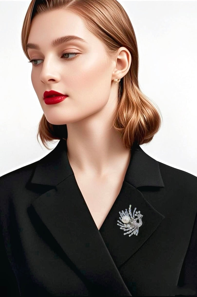 Élise Peacock Brooch