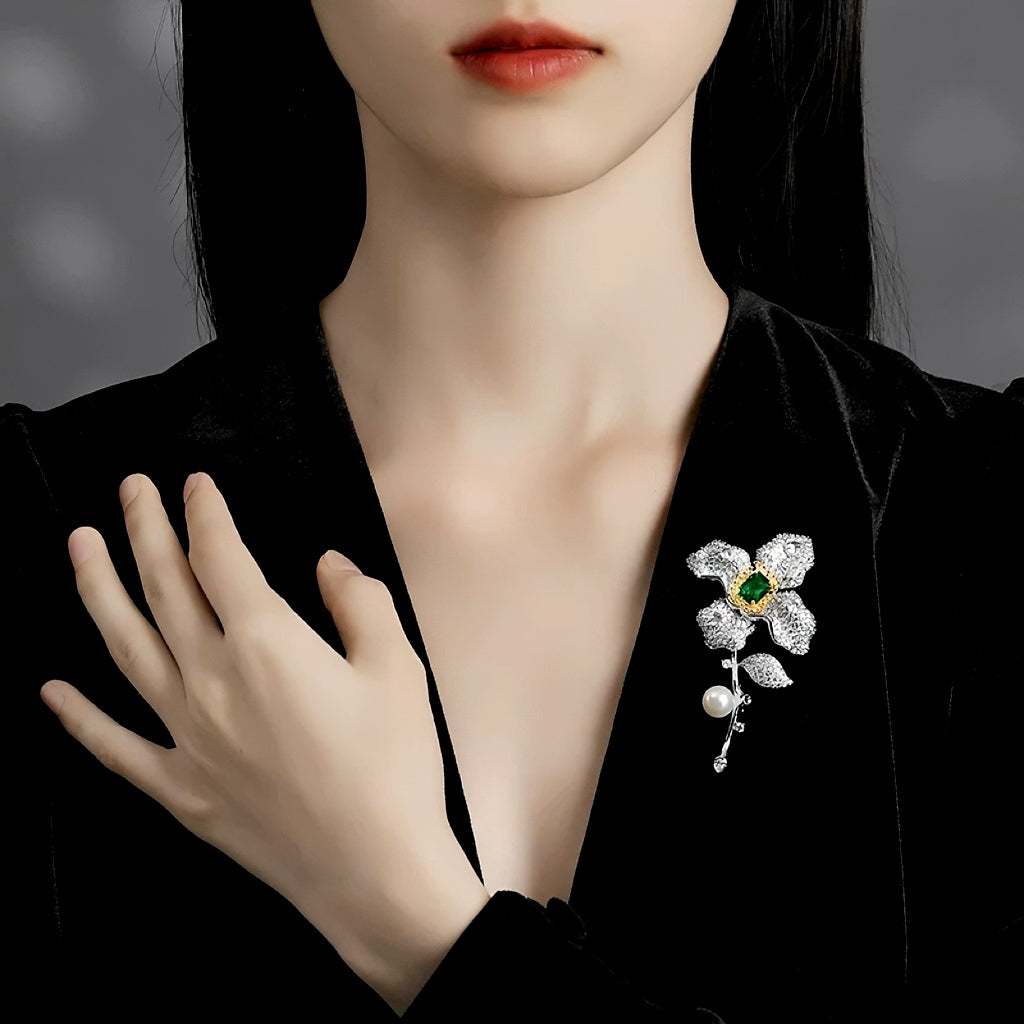 Verdelia · Emerald Radiance Brooch