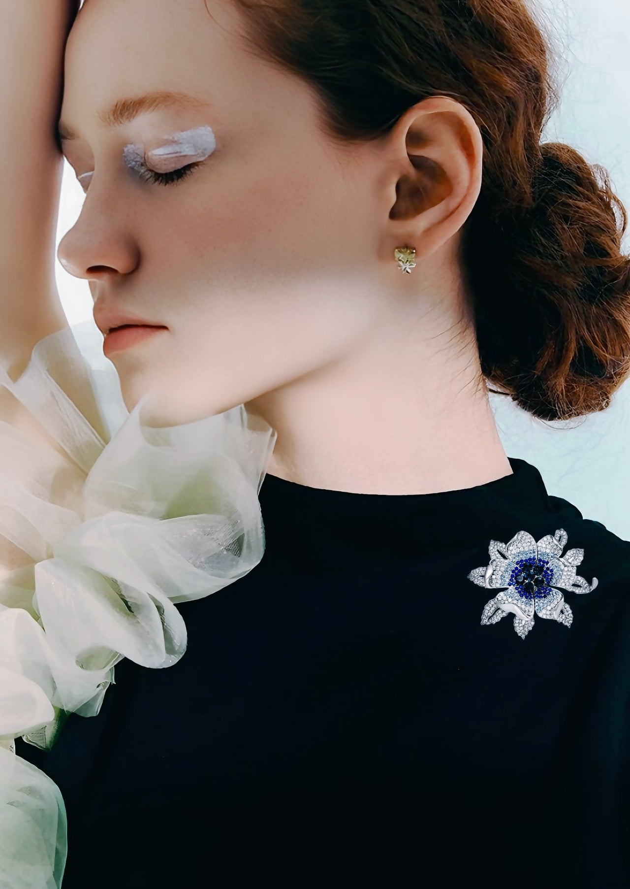 Éclosion Saphir · The Bloom of Sapphire Passionflower Brooch